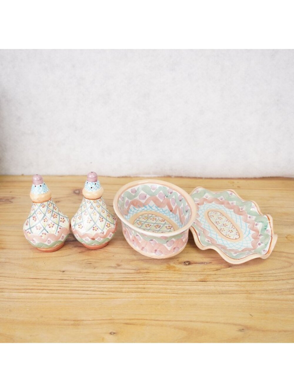 VTG 1990‘s MacKenzie Childs Heather 4pc Set Shakers, Fluted Plater & Chowder Bow